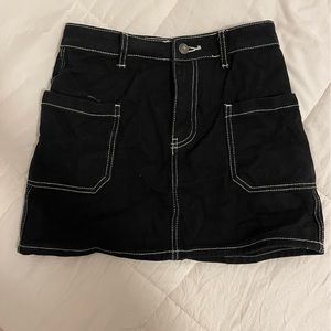 Cute black denim skirt with pockets